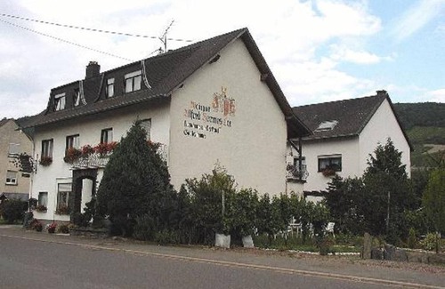Trittenheim Bed & Breakfast | Triple Room Shower/WC - Weingut-Gästehaus Hermes-Lex