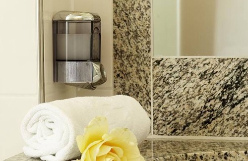 Maxglan Hotel | Triple room, shower, toilet - Villa Ceconi, hotel