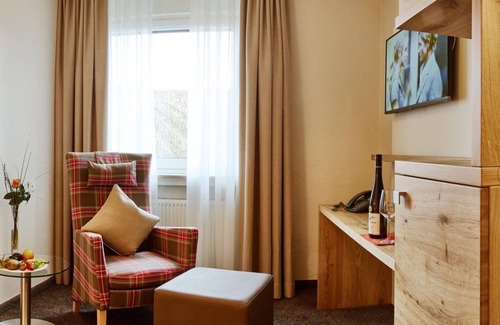 Eitelsbach House | Triple Room Shower/WC - Hotel-Weingut Weis