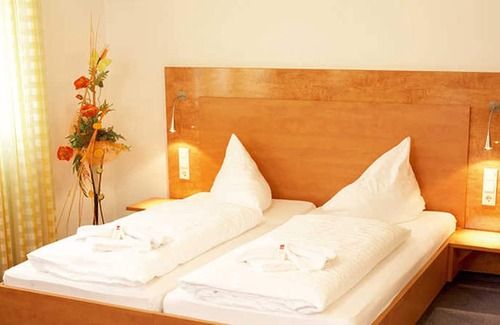 Rust Cottage | Triple room with toilet and shower incl. Breakfast - Hotel Restaurant Löwen
