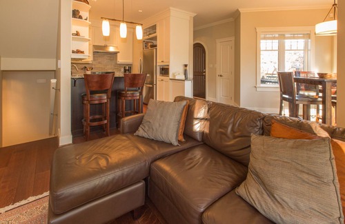 James Bay House | Triple Tiered Townhouse-1800 sq ft Corner Brownstone by Beacon Hill Park & Royal Museum