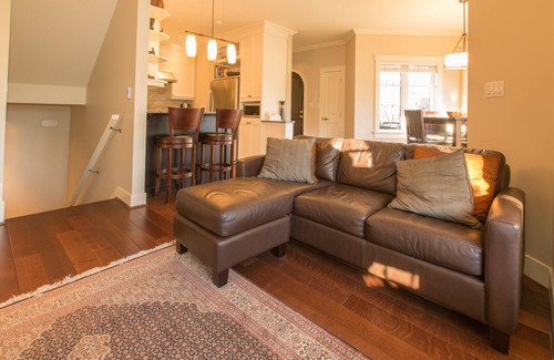 James Bay House | Triple Tiered Townhouse-1800 sq ft Corner Brownstone by Beacon Hill Park & Royal Museum