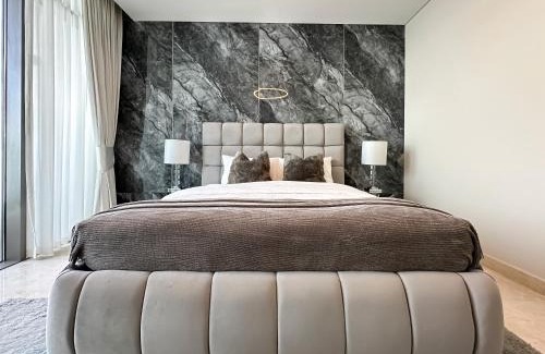 Dubai Maritime City Apartment | Trophy-Luxurious living w Serene Sea Blends View