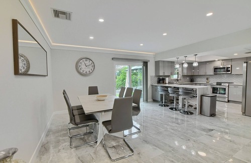 Tropic Palms House | Tropic Home great for fishing 🎣