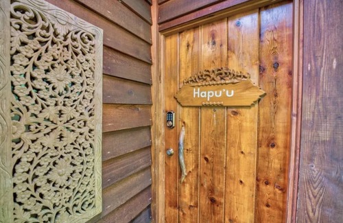 Volcano Cabin | Tropical 1-bedroom cabin. Five minute drive to Hawaii Volcanoes National Park.