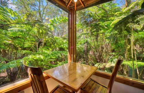 Volcano Cabin | Tropical 1-bedroom cabin. Five minute drive to Hawaii Volcanoes National Park.