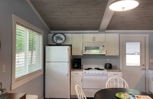 Lake Ozark Condo | TROPICAL 2 BEDROOM CONDO CLOSE TO EVERYTHING! MARIJUANA FREE ENTIRE COMPLEX!