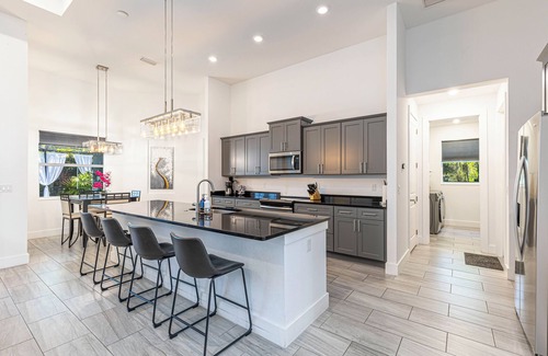 Bonita Springs House | Tropical 4-bedroom Oasis on the river with Pool and Jacuzzi in Bonita Springs