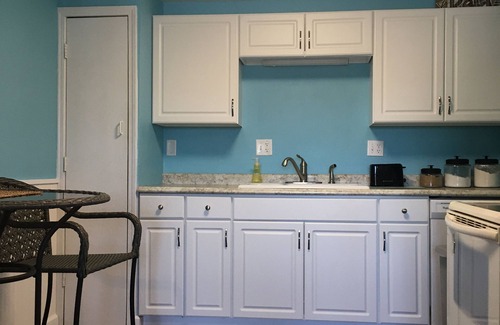 Lake Ozark Condo | TROPICAL BLISS 1 BEDROOM CONDO OVERLOOKING LAKE NEXT TO BAGNELL DAM STRIP