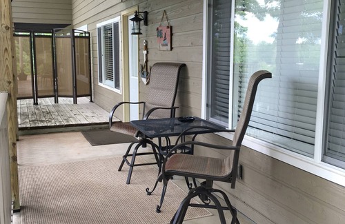 Lake Ozark Condo | TROPICAL BLISS 1 BEDROOM CONDO OVERLOOKING LAKE NEXT TO BAGNELL DAM STRIP