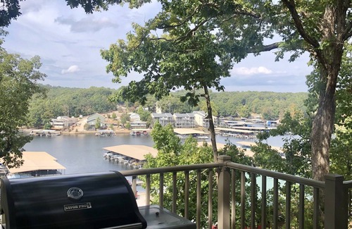 Lake Ozark Condo | TROPICAL BLISS 1 BEDROOM CONDO OVERLOOKING LAKE NEXT TO BAGNELL DAM STRIP