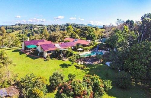 Duranbah House | Tropical Coast Retreat - Pet Friendly - Adult only