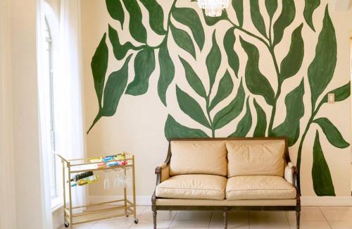 Edinburg House | Tropical Family Funhouse, No chore, Pet Friendly