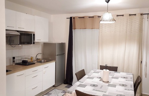 Riviere-Sens Apartment | Tropical Golden apartment, sea view and beach 5min walk away