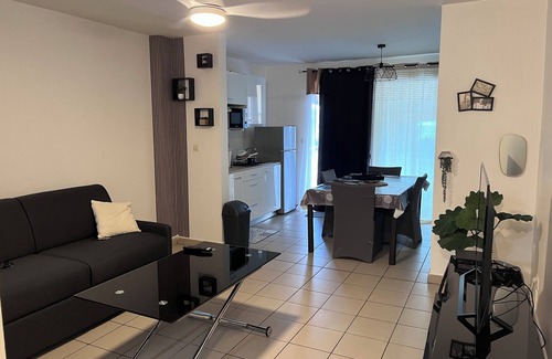 Riviere-Sens Apartment | Tropical Golden apartment, sea view and beach 5min walk away