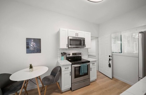 Hilo House | Tropical Hideaway Near Black Sand Beaches