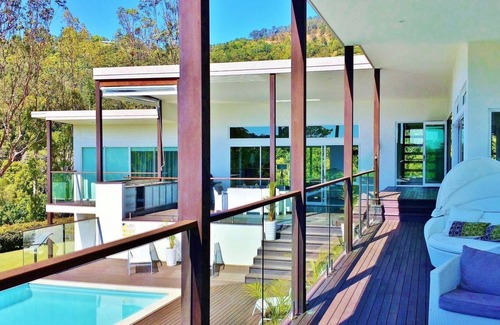 Tallebudgera House | Tropical Hideaway (Pet Friendly)