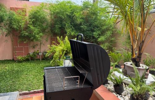 Las Pinas House | Tropical house