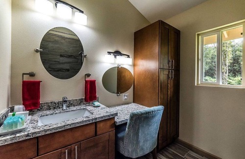 Mountain View House | Tropical Island Paradise - Leialoha Cottage