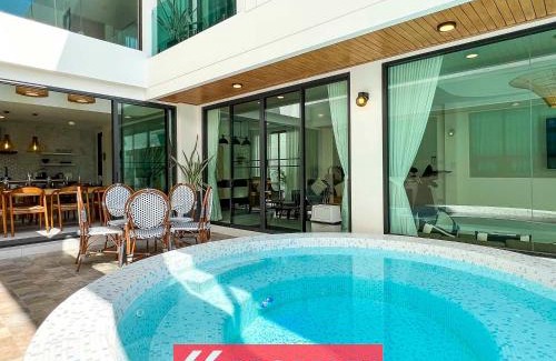 San Klang Villa | Tropical Luxury Pool Villa near Golf Courses