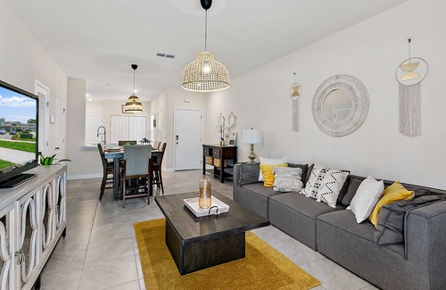 Baymeadows House | Tropical Oasis - 10 min from shopping, restaurants & downtown, 20 min Naval base