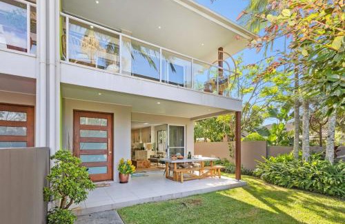 Pottsville House | Tropical Oasis - Creekside Townhouse by uHoliday