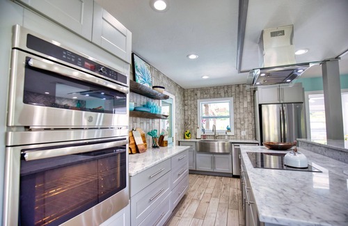 South Sarasota House | Tropical Oasis Heated Pool Hot Tub Near Siesta Key