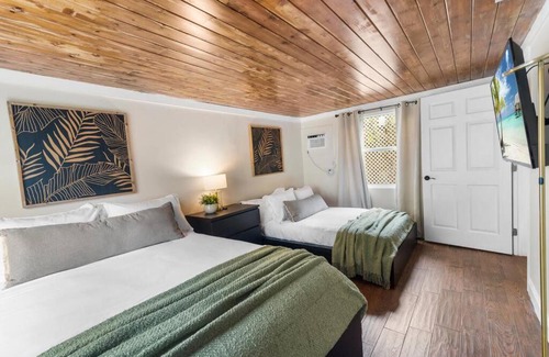 Cloud Lake Villa | Tropical Oasis Located Near Lake With Pool and Hot Tub