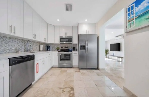 Fort Lauderdale House | Tropical Oasis w/Lush Pool in beautiful Fort Lauderdale