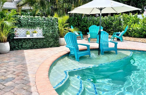 Golfview Harbor House | Tropical Oasis with Pool & Fire Pit. 2 blocks to the park,3 miles to beach.
