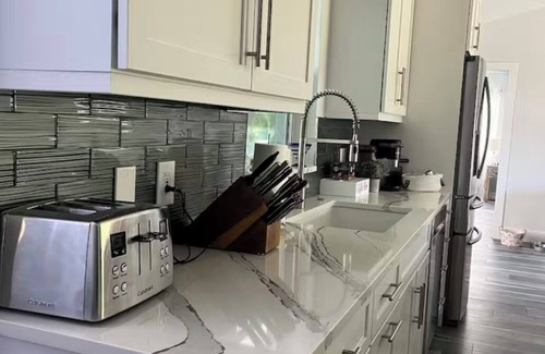 Tequesta House | Tropical paradise - 3 bedrooms, a pool & a Tiki Hut in beautiful Jupiter Florida