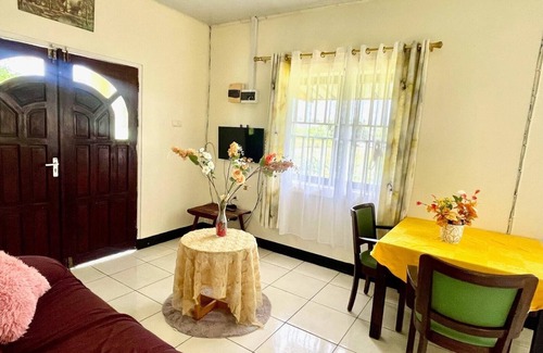 Paramaribo Apartment | Tropical Paradise in Paramaribo 3 - Room House