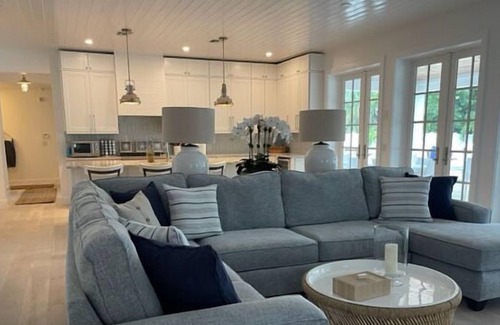 Vanderbilt Beach Cottage | Tropical Paradise near Vanderbilt Beach and Ritz Carlton