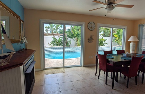Sarasota House | Tropical paradise! Spa, heated pool, 2 miles from Siesta Key beach, very private