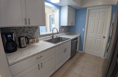 Sarasota House | Tropical paradise! Spa, heated pool, 2 miles from Siesta Key beach, very private