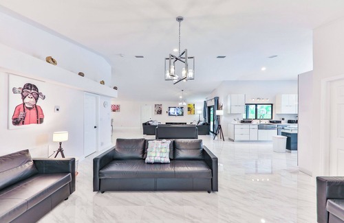 Davie Villa | Tropical Paradise Villa