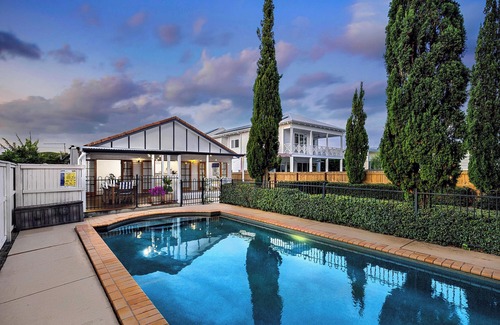Hendra House | Tropical Paradise with Grand Pool and Luxe Living