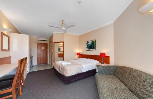 Cairns North Hotel | Tropical Queenslander