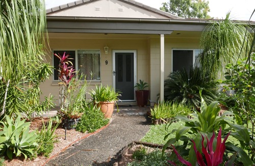 Manunda House | Tropical Retreat - Fully Firnished with Swimming Pool