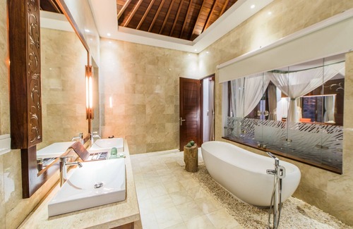 Dewi Sri Villa | Tropical Surroundings 1BR Villa - 3Min Drive To Eat Street! W/Private Swim Pool!