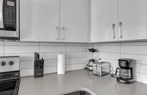 St. Petersburg - Clearwater Apartment | Tropicana Stadium 2 Bed In DWTWN With Free Parking