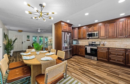 Walsingham House | Tropicove Escape Heated Pool Spa 3BR 2 Bath for 8 Close to Clearwater