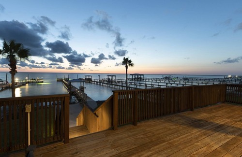 Rockport House | Trout Tank | View of Copano Bay, Fishing Pier!