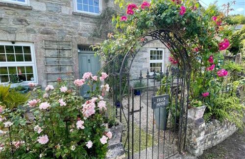 Probus House | Truck House, Luxury accommodation, pet friendly, Probus