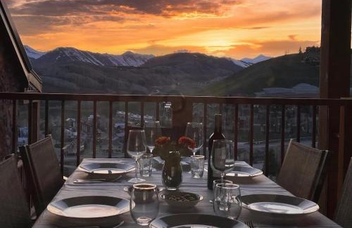 Crested Butte Apartment | True Ski-In & Out, Panoramic Mtn Views, 3Bdm