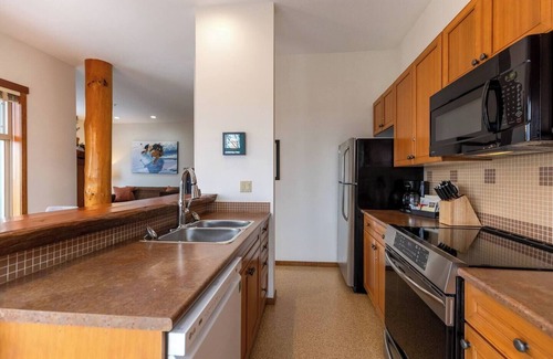 East Kootenay Condo | True Ski In/Out. Private Hot Tub on the Balcony