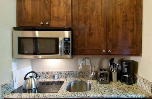 Breckenridge Condo | TRUE Ski In/Ski Out Luxury Suite Condo - Grand Lodge Peak 7 Resort, Hot Tub B