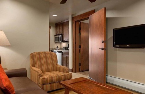 Breckenridge Condo | TRUE Ski In/Ski Out Luxury Suite Condo - Grand Lodge Peak 7 Resort, Hot Tub B