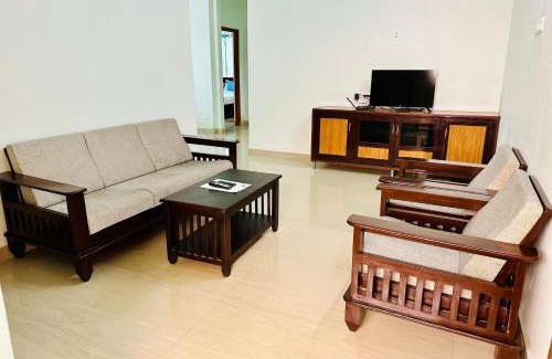 Tirupati Apartment | TrueLife Comfort Inn - PS4 veg restaurant, on way to Balaji Temple - 2BHK AC apartments - Coffee Tea Milk - Super Fast WiFi, Kitchen, Smart TV, Parking - Easy access to Airport, Railway Station and to all Temples - Top service with lots of Love