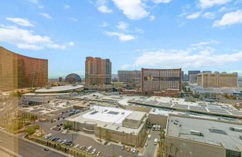 Las Vegas Apartment | Trump Deluxe Studio Mountain View